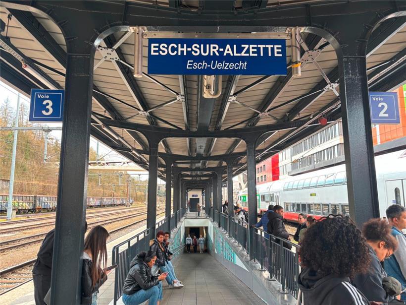 Ausstieg jetzt auch in „Esch-Uelzecht“ möglich: CFL setzt künftig auf zweisprachige Ortsschilder 