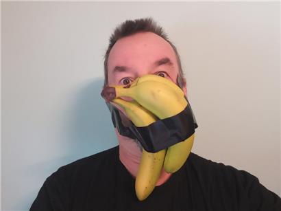 Alles Banane oder was? Guy Rewenig über ein Nahrungsmittel, das zum irrsinnig teuren Kunstobjekt wurde