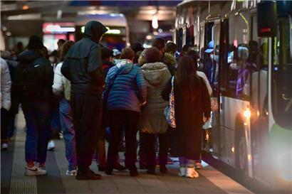 Auch wer mitten in der Nacht unterwegs ist, muss vom öffentlichen Verkehr profitieren dürfen