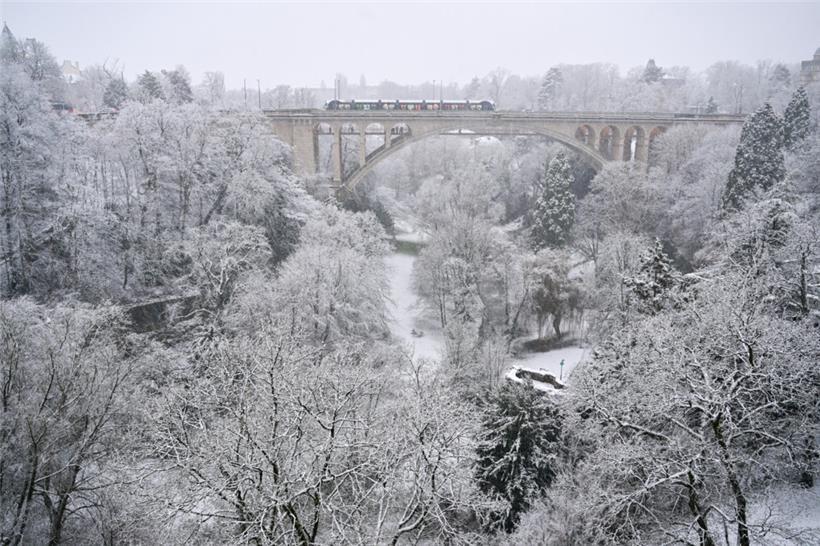 Luxemburg-Stadt eingehüllt in eine weiße Schneedecke 