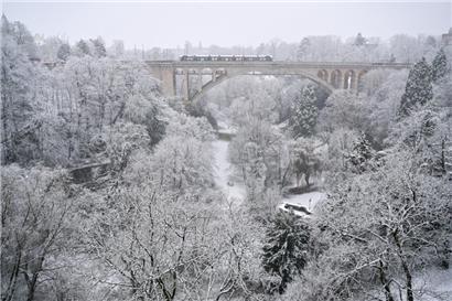 Luxemburg-Stadt eingehüllt in eine weiße Schneedecke