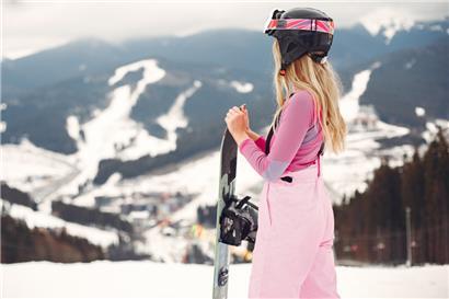 Kinder im Alter von 11 bis 13 Jahre können an einem Skiurlaub in Frankreich teilnehmen