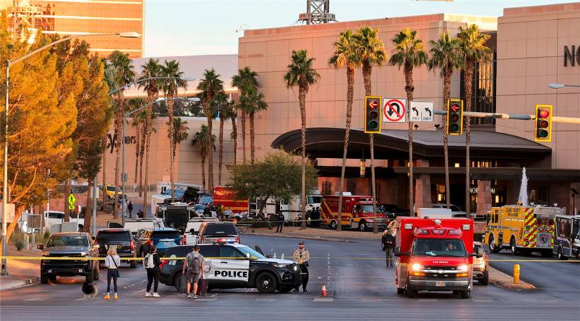 Ein Fahrzeug des Las Vegas Metropolitan Police Department blockiert die Straße in der Nähe des Trump International Hotel & Tower Las Vegas
