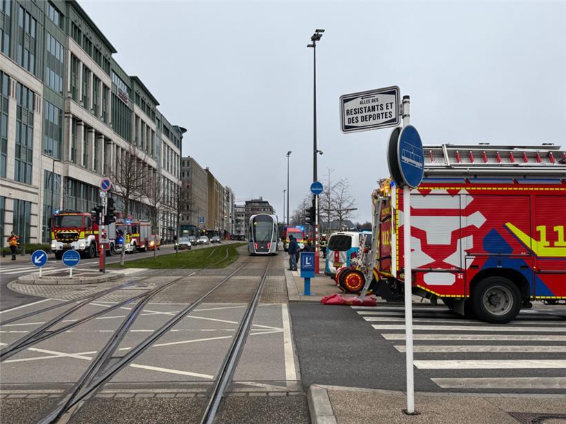 Mann wird von Tram erfasst und lebensgefährlich verletzt 