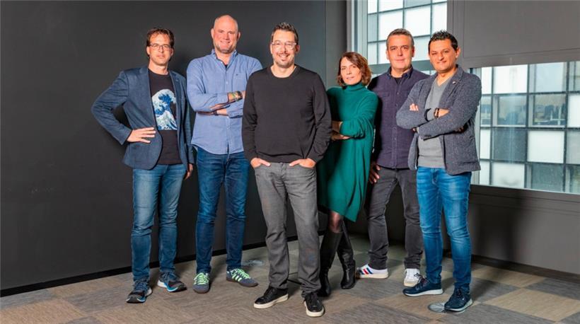Von links nach rechts: Luc Marteling (News Director), Tom Weber (CTO), Christophe Goossens (CEO), Sandra Bintz (Director of Programmes & Products), Christian Schmitz (COO und stellvertretender CEO) und Daniel Felgueiras Da Cunha (CFO)
