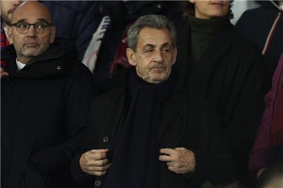 Ex-Präsident Sarkozy muss ein Jahr Haft mit Fußfessel verbüßen