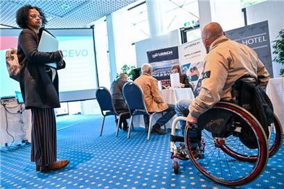 Zur Stärkung des Bewusstseins für Menschen mit Behinderung: Barrieren beseitigen, Arbeitsplätze schaffen