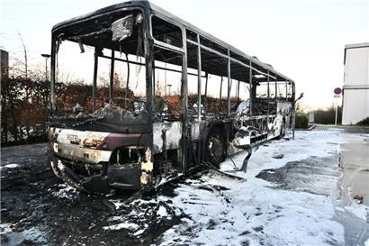 Bus fängt Feuer vor „Maison relais“ – CGDIS: Fahrzeug in „Vollbrand“