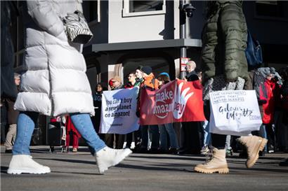 Shop local! Wieso man die Weihnachtseinkäufe nicht bei Amazon und Co. erledigen sollte