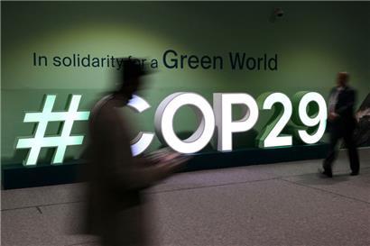 Ölindustrie blockiert Klimaschutz: COP29 bleibt Bühne des Stillstands