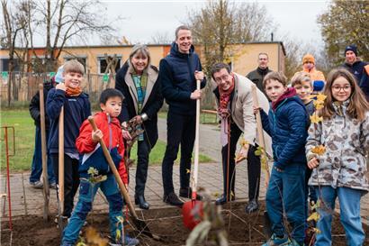 Erster hauptstädtischer „Tiny Forest“: Limpertsberger Schüler pflanzen Mikrowald 