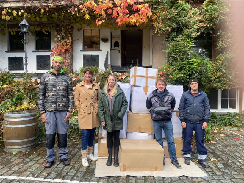 „Stëmm vun der Strooss“ erhält hochwertige Spende für die „Kleederstuff“ 
