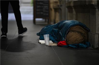 Mendicité-„Platzverweis“: une loi liberticide