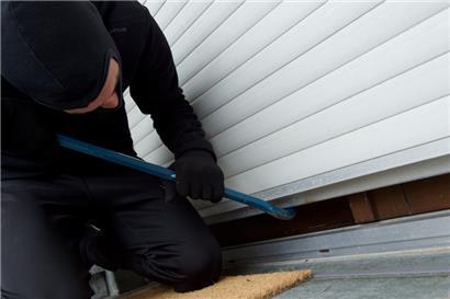 Sicher durch die dunkle Jahreszeit: So schützen Sie sich vor Einbrüchen