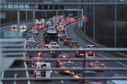 Unfall vor Gaspericher Kreuz verursacht Mega-Stau auf der A3