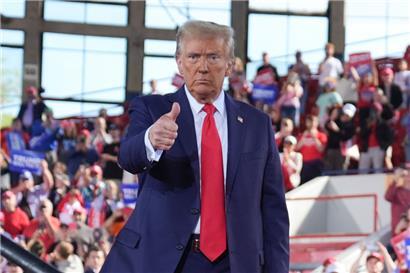 Trump holt umkämpften Bundesstaat North Carolina