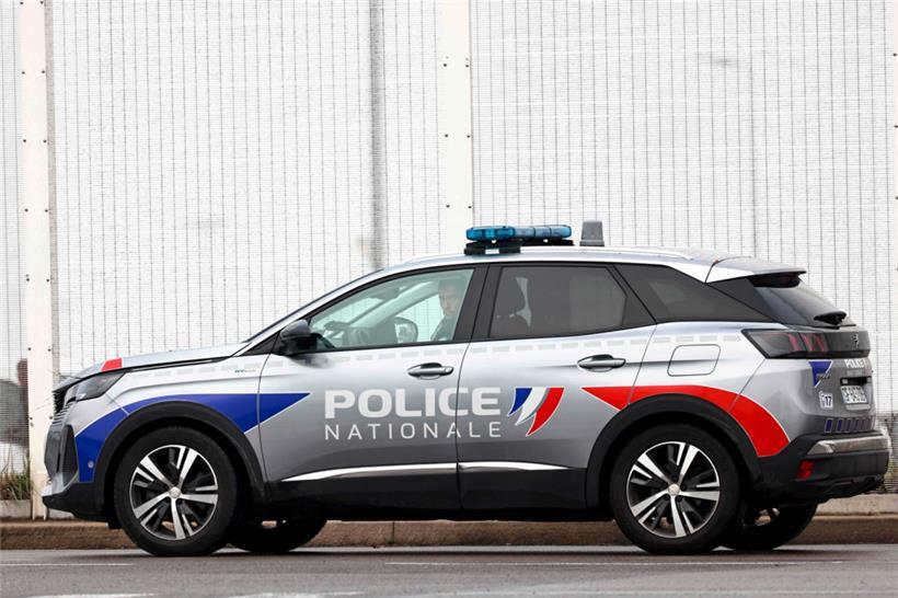 Tödlicher Crash bei Paris – Raser mit Luxemburger Porsche flüchtet 