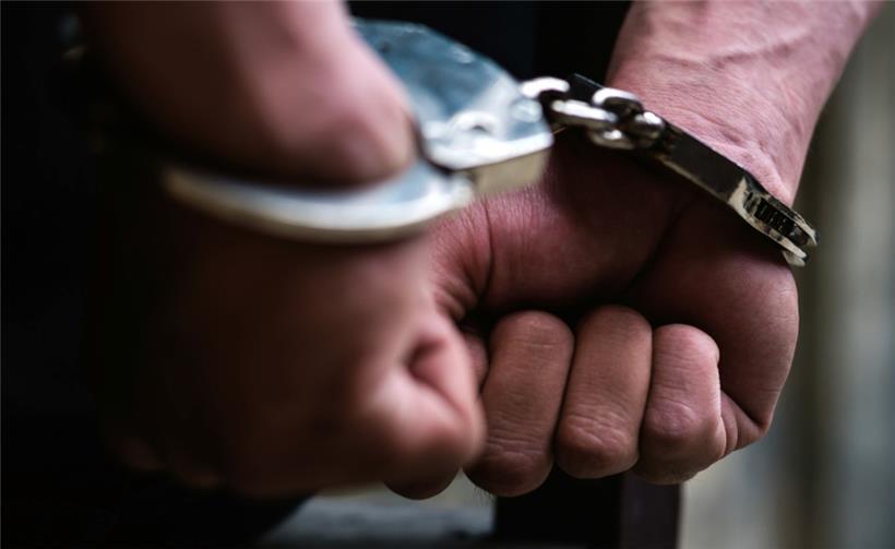 Einbrecher verstecken sich in Haus – Polizei stöbert sie nacheinander auf 