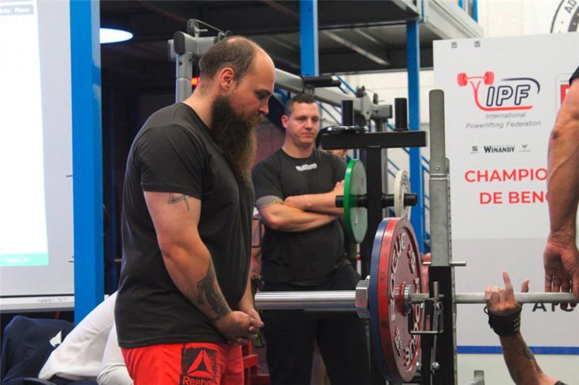 12 nationale Rekorde wurden bei den Bench-Press-Meisterschaften gebrochen 