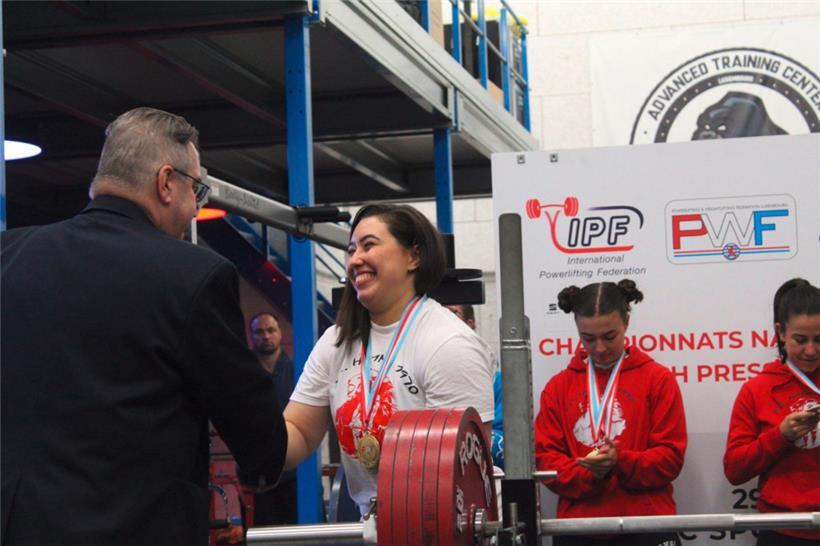 12 nationale Rekorde wurden bei den Bench-Press-Meisterschaften gebrochen 