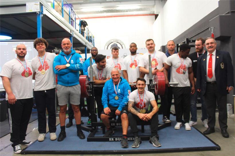 12 nationale Rekorde wurden bei den Bench-Press-Meisterschaften gebrochen 