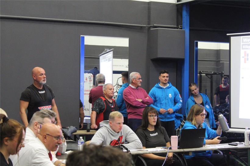 12 nationale Rekorde wurden bei den Bench-Press-Meisterschaften gebrochen 