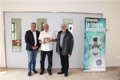 Claude Bariviera wird für seine 60-jährige Tätigkeit geehrt