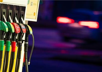 Autofahrer hält betrunken nahe einer Streife auf Bürgersteig an – Führerschein weg