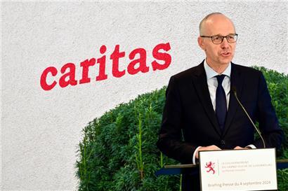 Nicht ganz so einfach: Über die Abhängigkeiten zwischen Staat und Caritas