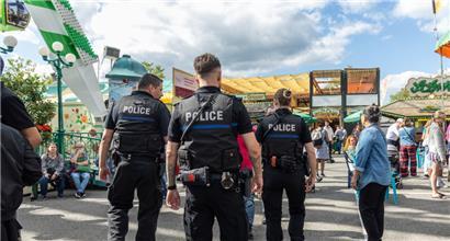 Alkoholisierter Mann schreit Frau auf der „Schueberfouer“ an und wird von der Polizei festgenommen