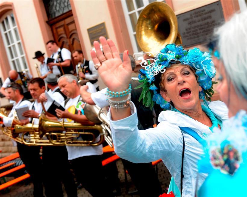 „Drauwen- a Wäifest“: Die Krönung der Weinkönigin Anne-Catherine 