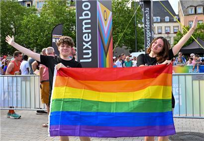Petition für LGBTQ-Themen an den Schulen erreicht nötige Unterschriften in Rekordzeit