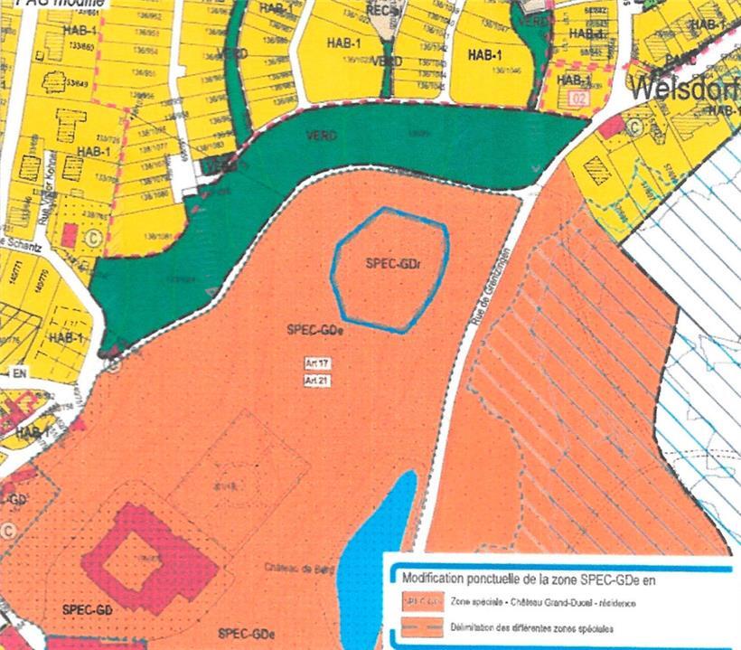 In der Mitte dieses Situationsplans des Studienbüros Zeyen&Baumann sieht man das neu ausgewiesene Areal (blau umrandet), auf dem die Residenz der erbgroßherzoglichen Familie errichtet werden soll
