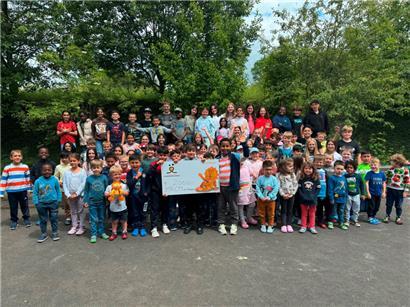 „Maison relais“ spendet 2.000 Euro für die „Fondatioun Kriibskrank Kanner“