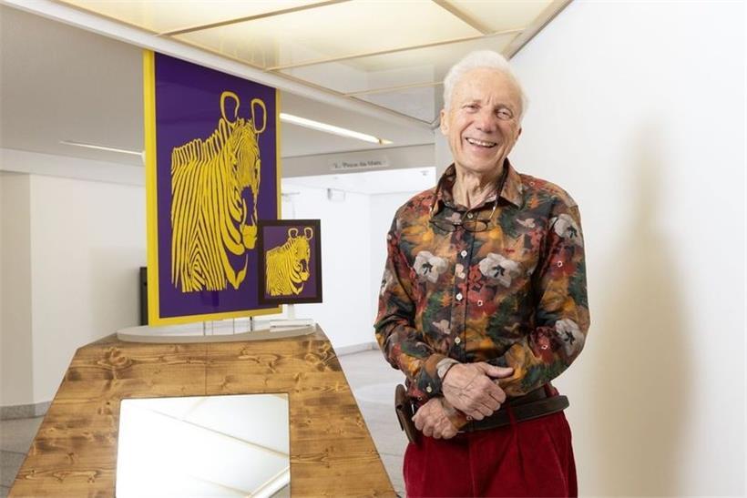 Lambert Herr: Leuchtende Kunstwerke spielerisch in Szene gesetzt 