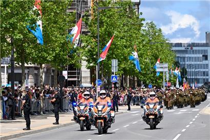 Rettungsfahrzeuge, Kanonenschüsse, Militär: Der Nachmittag in Luxemburg-Stadt in Bildern