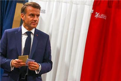 Les raisons de la dissolution: Le calcul machiavélique mais risqué de Macron