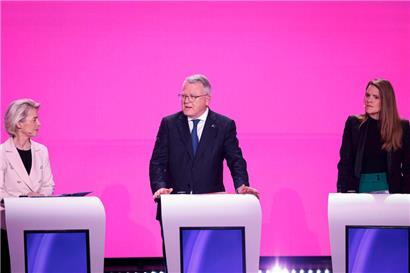Nur die wenigsten in der EU dürften von der Debatte zwischen den Spitzenkandidaten im EU-Parlament in Brüssel etwas mitbekommen haben: (v.l.) Ursula von der Leyen (EVP), Nicolas Schmit (S&D) und die Grüne Terry Reintke 
