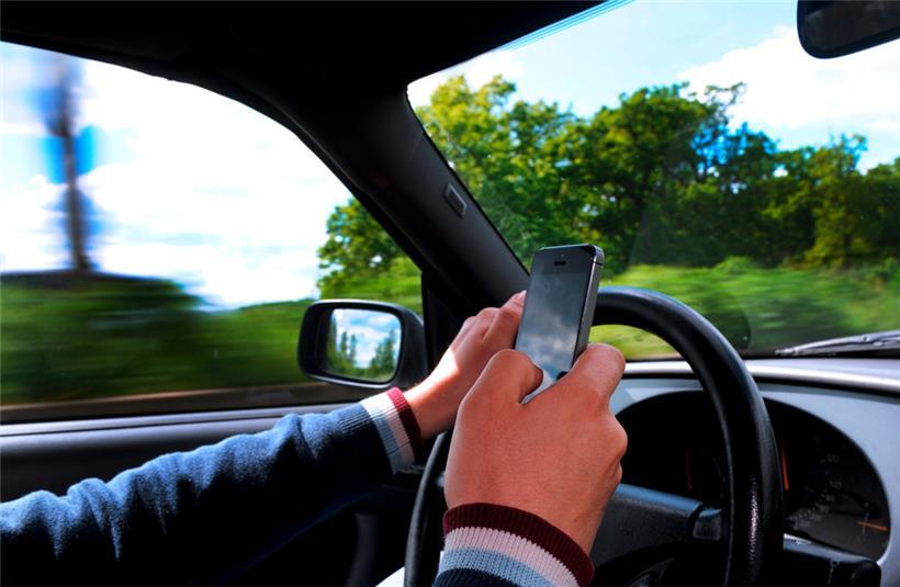 Handy am Steuer: Polizei erwischt elf Fahrer 