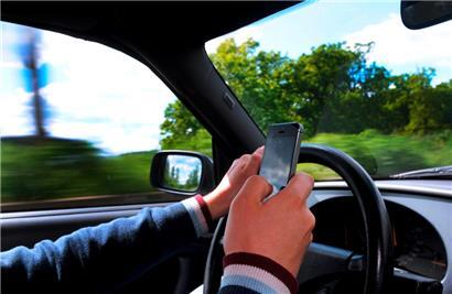 Handy am Steuer: Polizei erwischt elf Fahrer