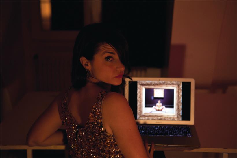 Luxemburger Künstlerin Deborah de Robertis angeklagt 