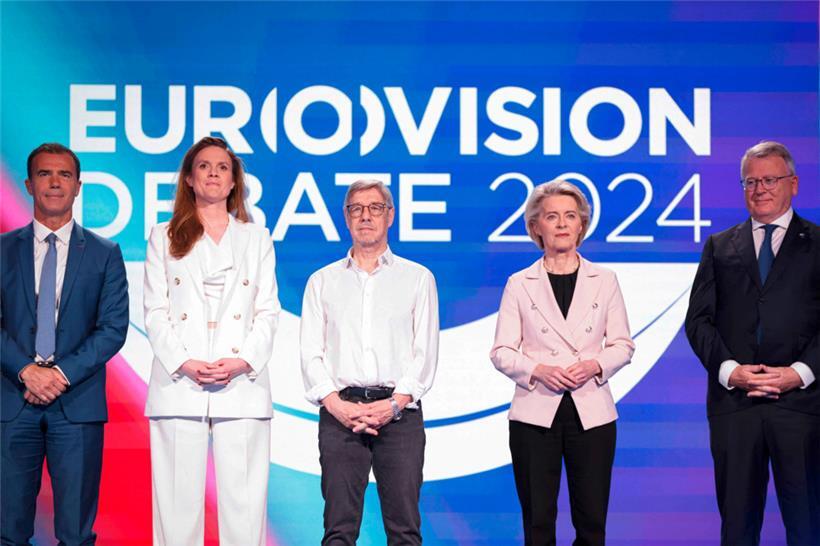 Die Spitzenkandidaten und -kandidatinnen von fünf Fraktionen: (v.l.) der Liberale Sandro Gozi, die Grüne Terry Reintke, der Linke Walter Baier, Ursula von der Leyen von der EVP und Nicolas Schmit, der für die Sozialdemokraten, S&D, antritt
