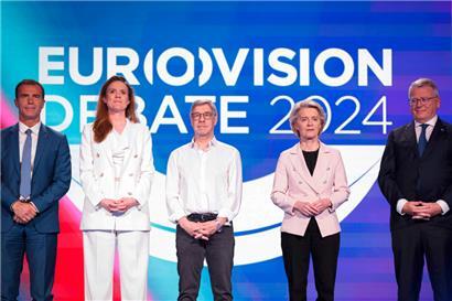 Die Spitzenkandidaten und -kandidatinnen von fünf Fraktionen: (v.l.) der Liberale Sandro Gozi, die Grüne Terry Reintke, der Linke Walter Baier, Ursula von der Leyen von der EVP und Nicolas Schmit, der für die Sozialdemokraten, S&D, antritt
