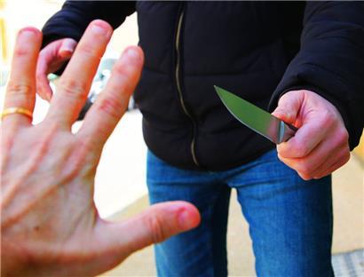 Mann mit Stichwunde muss zur Notoperation ins Krankenhaus