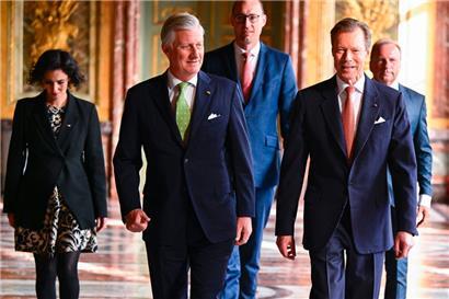 An der belscher Sakgaass: Über das betrübliche Leben der Monarchen