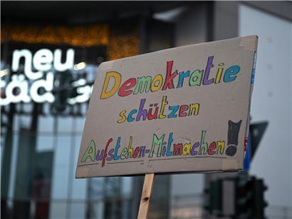 Bye-bye 2025! Mil Lorangs Gedanken an der Jahreswende