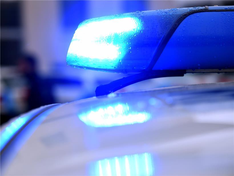 Polizei fahndet nach flüchtigem Mann – Autofahrer sollen keine Anhalter mitnehmen 