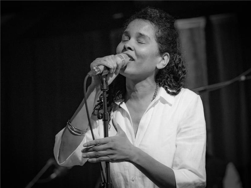 „Les musiciens me font voyager – aussi par la manière d’être“: Maya Likembe donne une place centrale à l’interaction 