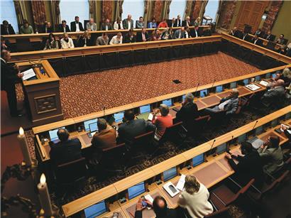 Abgeordnete stimmen für „Samoa-Abkommen“ und diskutieren über die Zukunft des Benelux-Parlaments