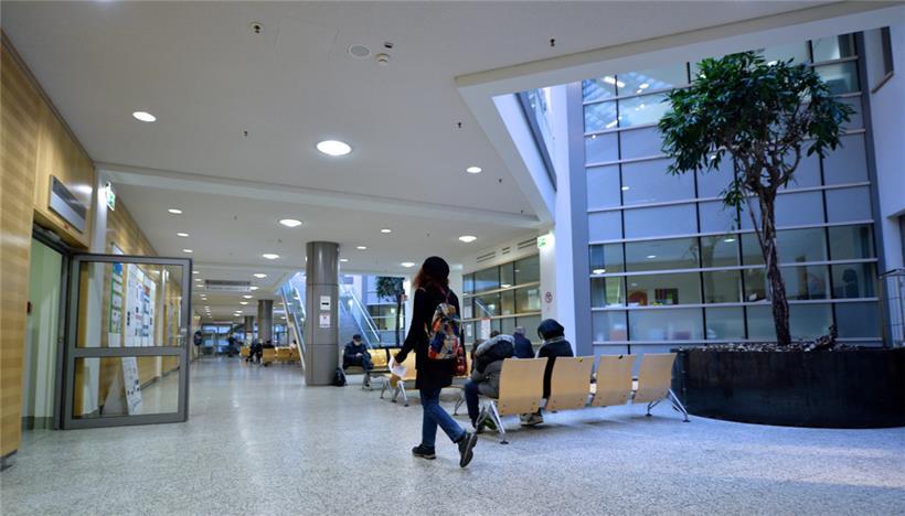 Polizei greift ein: Betrunkene im Krankenhaus 